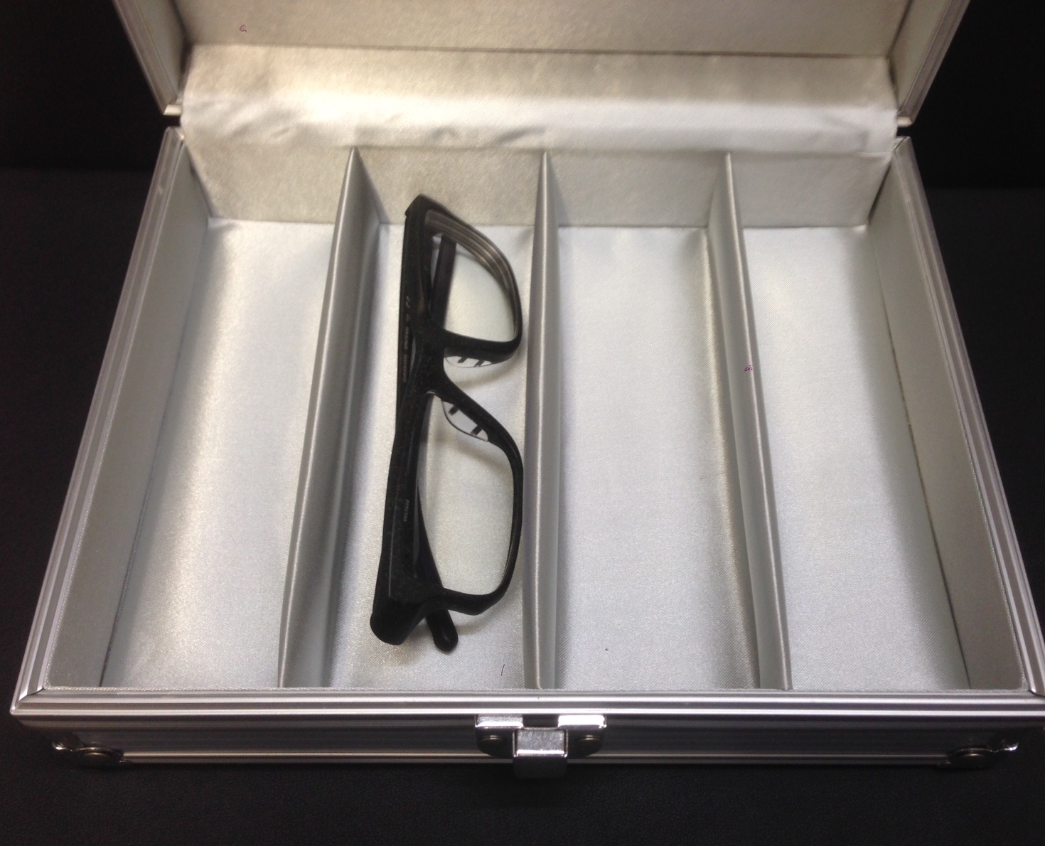 Brillen Display Brillen Koffer A8J2 fuer 18 Brillen 